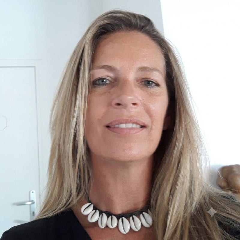 Léa Talys portrait